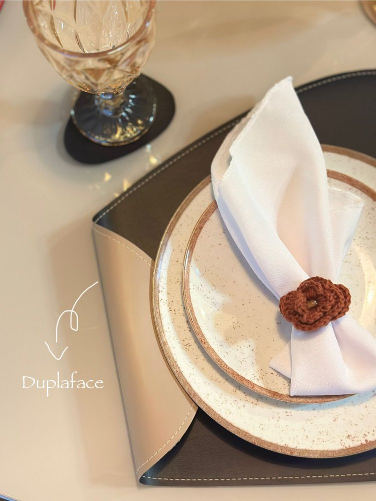 GABY SHOW - KIT 06 SOUPLATS + PORTA COPOS DUPLAFACE - AMÊNDOA C/ PRETO