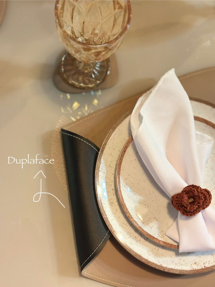 GABY SHOW - KIT 08 SOUPLATS + PORTA COPOS DUPLAFACE - AMÊNDOA C/ PRETO