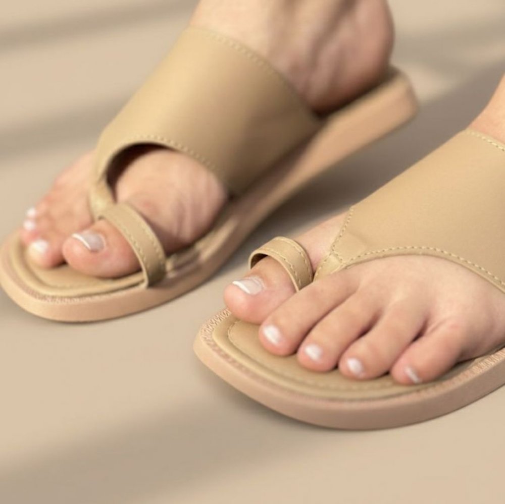 GABY SHOW - SANDÁLIA PAPETE FEMININA MODELO 01 - NÚMERO 36 - AMÊNDOA